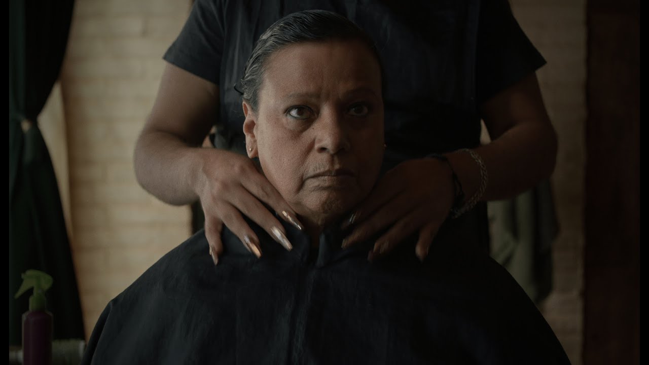 Dos Estaciones Trailer